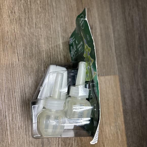 Glade PLUGINS Shimmering Spruce Balsam Fir Juniper Scented Oil 2 Refill 1 Warmer - Picture 3 of 6